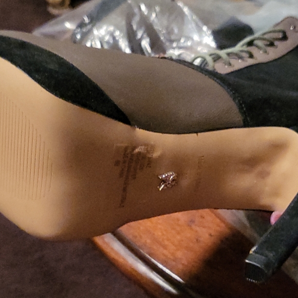 Lace-up platform BOOTIES - Picture 2 of 2